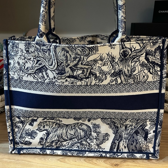 Christian Dior Medium Blue and White Toile Book Tote Bag - Picture 4 of 15
